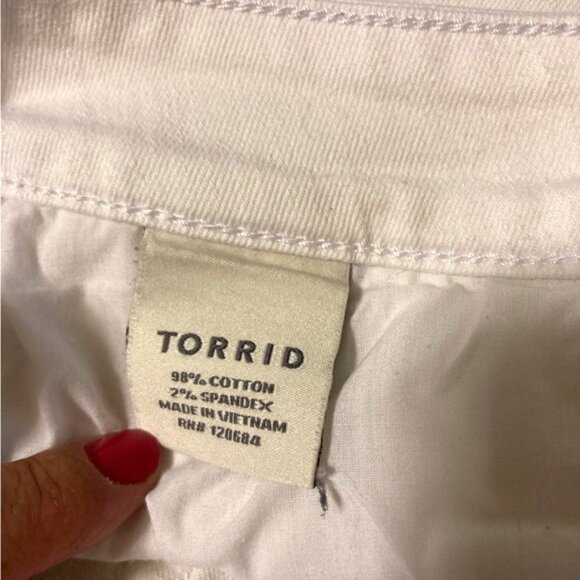 TORRID Denim White Stretch Shorts Classic 5 pocket Womens Plus Size 14 - Picture 7 of 9